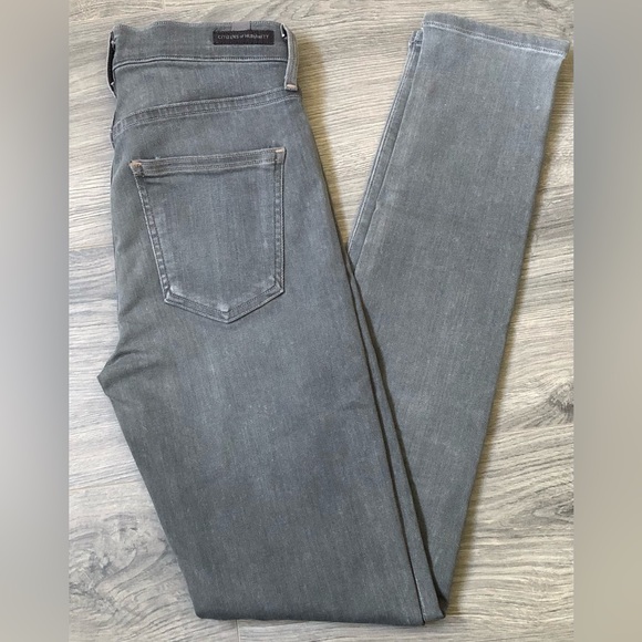 Citizens Of Humanity Washed Gray High-Rise Jeans - Picture 3 of 10